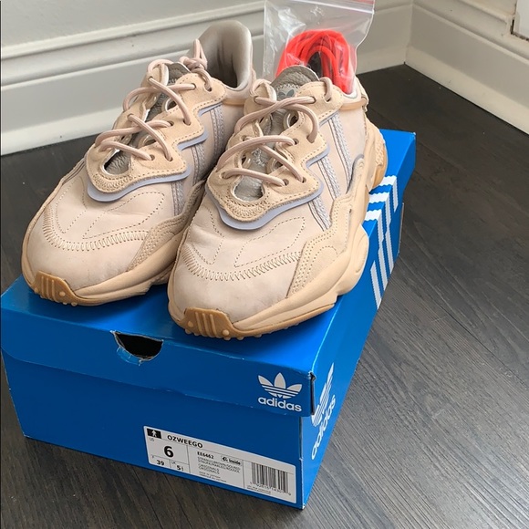 ozweego adidas beige